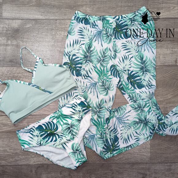 Adisputent Girl's Ribbed 3 Piece Bikini Swimsuit Size 12-13Y - Picture 2 of 3